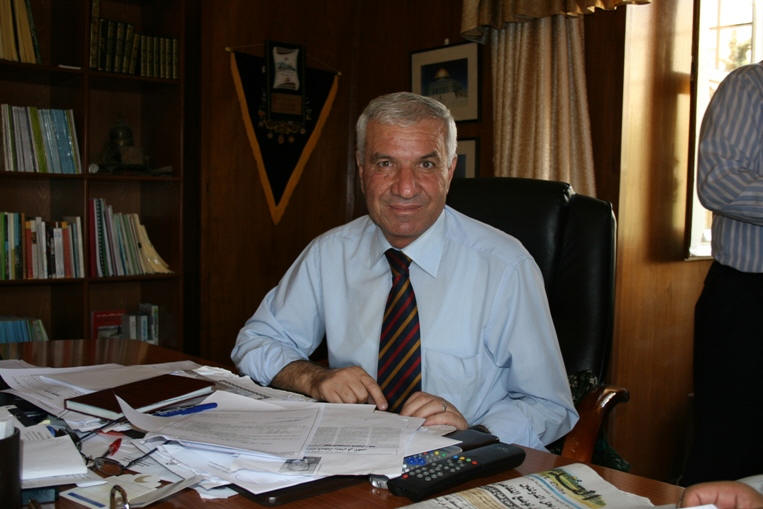 الشيخ عزام الخطيب